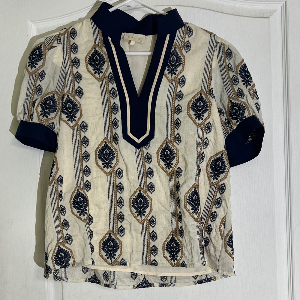 Entro Cream and Navy Printed V-Neck Short Sleeve Blouse. 19.5” pit to pit